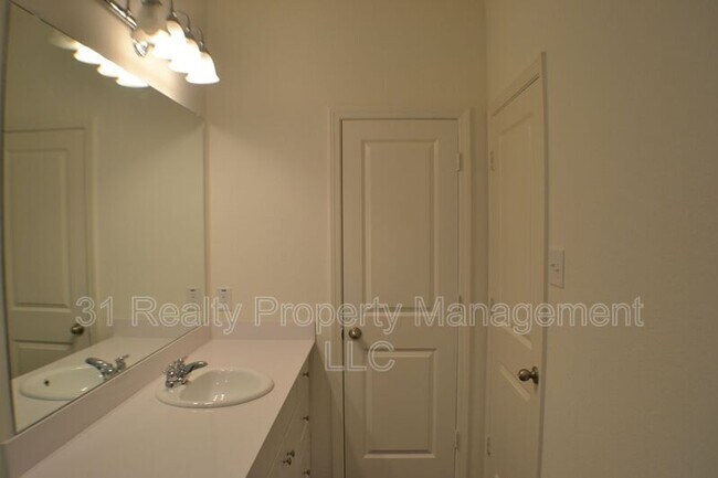 Building Photo - 6417 Bishop Dr