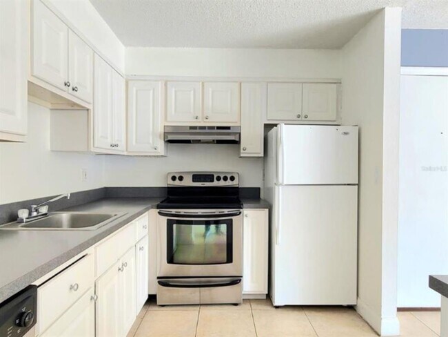 Building Photo - 496 Banyon Tree Cir