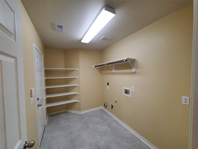 Building Photo - 2502 Suncreek Ln