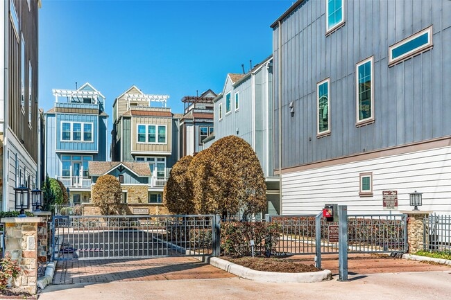 Building Photo - 726 N Shepherd Dr