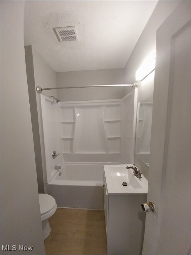 Building Photo - 1635 Hillcrest Rd