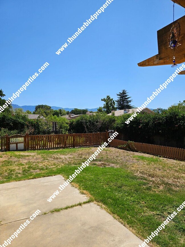 Building Photo - 3 bedroom, 2 baths  with great backyard oa...