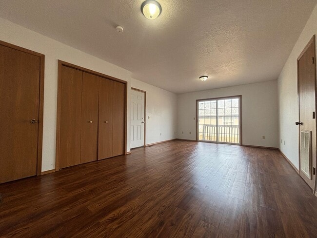 Building Photo - Cute 1 Bedroom 1 Bathroom Apartment near s...