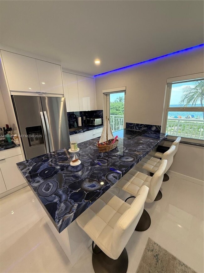 Building Photo - 901 S Surf Rd