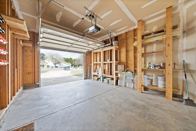 Building Photo - 23 Keswick Ct