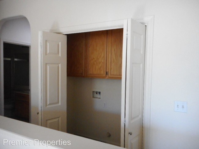 Building Photo - 4 br, 3 bath House - 4693 W Naomi Way