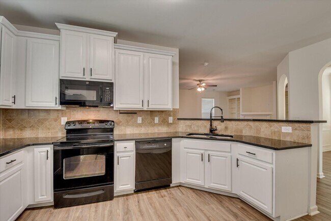 Building Photo - 476 Lory Ln
