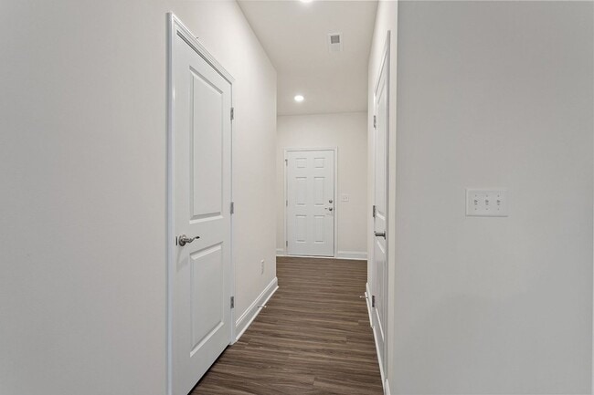 Building Photo - Beautiful 3-Bedroom Home in Desirable Clayton Community | Modern Finishes & Great Location