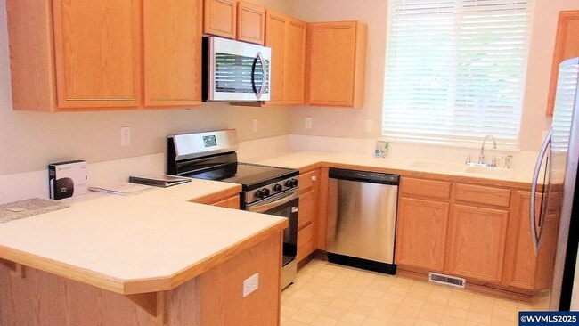 Building Photo - 1146 Elm St NW