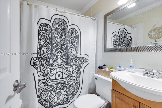 Building Photo - 1758 W 58th St