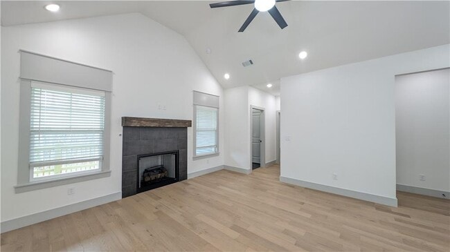 Building Photo - 8 Whithorn Ln