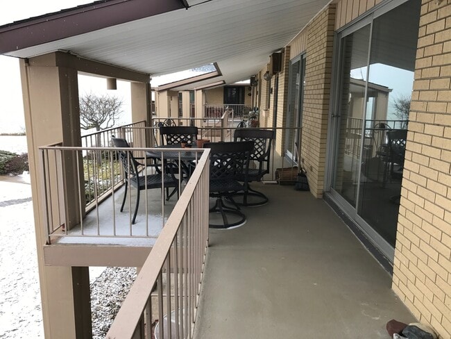 Building Photo - Two Bedroom Condo on Lake Michigan in Stev...