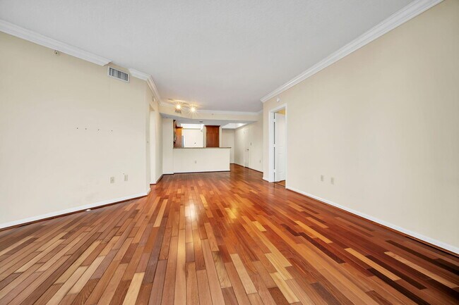 Building Photo - 401 SW 4th Ave