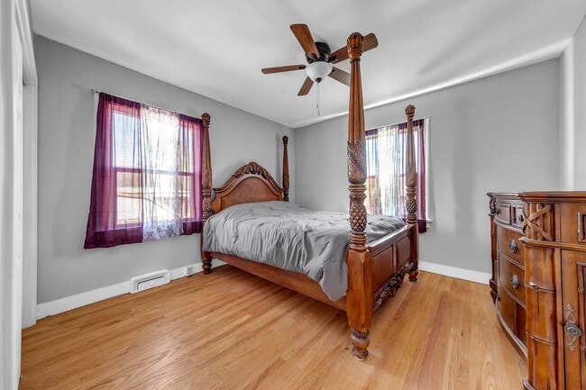 Building Photo - Upstairs Unit, Furnished Home