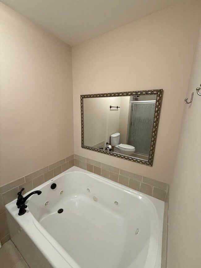 Building Photo - Great condo with Lake Wylie views!