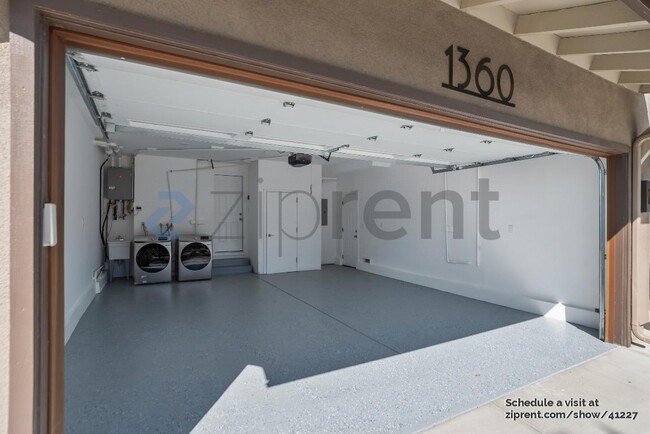Building Photo - 1360 Goldenlake Rd