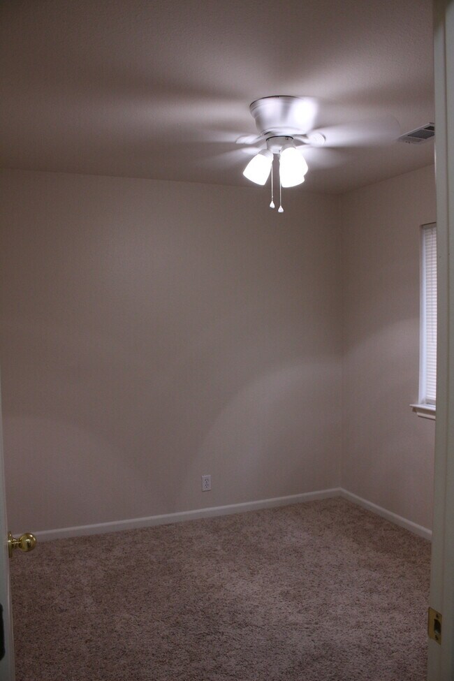 Building Photo - Open Floor Plan - Minutes to the Austin Airport