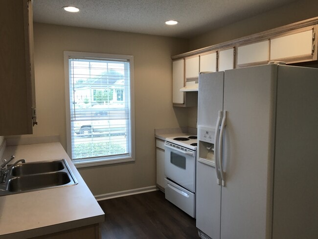 Building Photo - Pet Friendly 3 Bedroom, 2 Bath Home with Garage and Fenced In Back Yard!