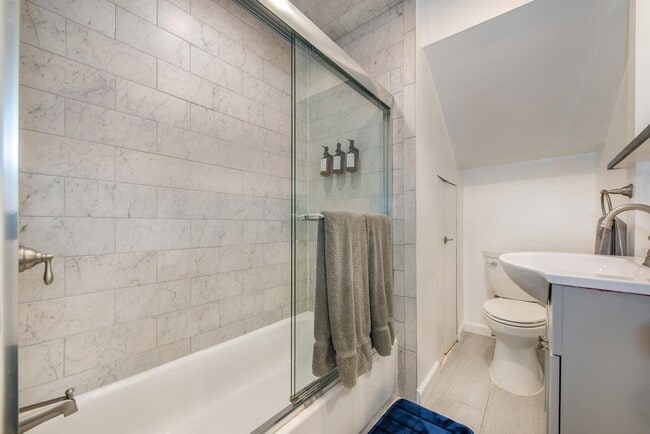 Building Photo - 146 Sussex St