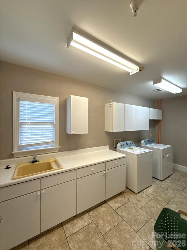 Building Photo - 14009 Thompson Rd