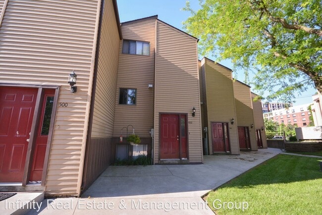 Primary Photo - 3 br, 2 bath House - 1221 1st St SW #300