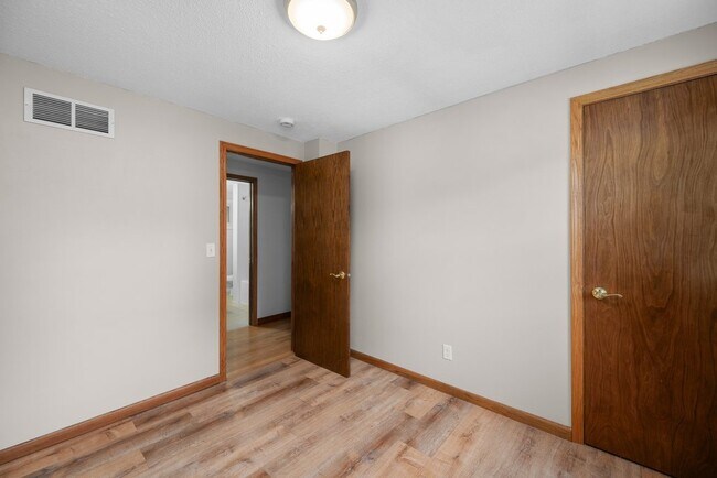 Building Photo - 3129 Windsor Dr