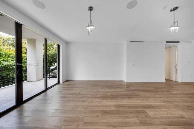 Building Photo - 3265 Bird Ave