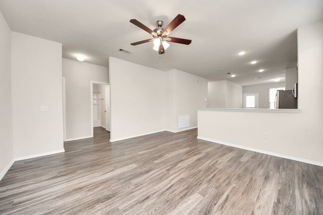 Building Photo - 14626 Sierra Garden Dr