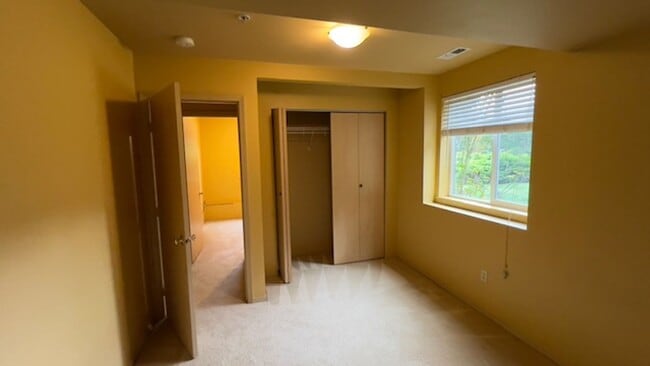 Building Photo - Beautiful 2 Bed 1 Bath MIL Unit near Cedar Grove, Issaquah