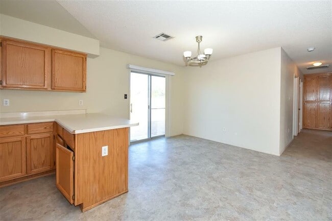 Building Photo - 8840 E 38th Ln