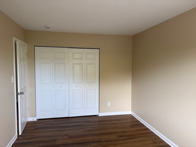Building Photo - 1351 Monomoy St