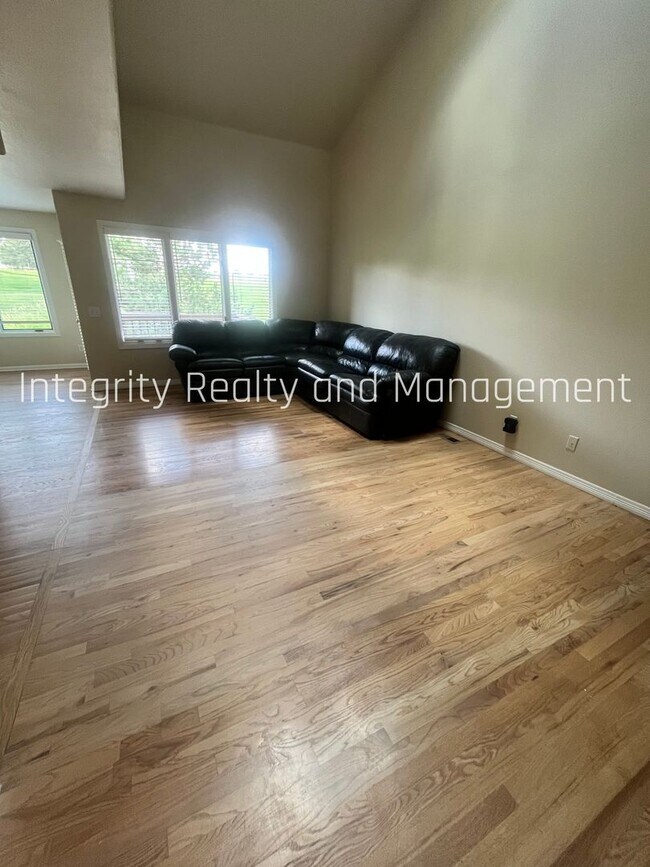 Building Photo - 6598 Pinewood Dr