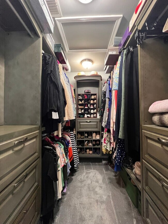 Building Photo - Heart's Desire End Unit Townhome 2700+ SqFt - Lowes Island