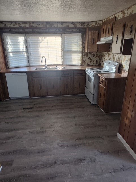 Building Photo - 1900 Colorado Blvd