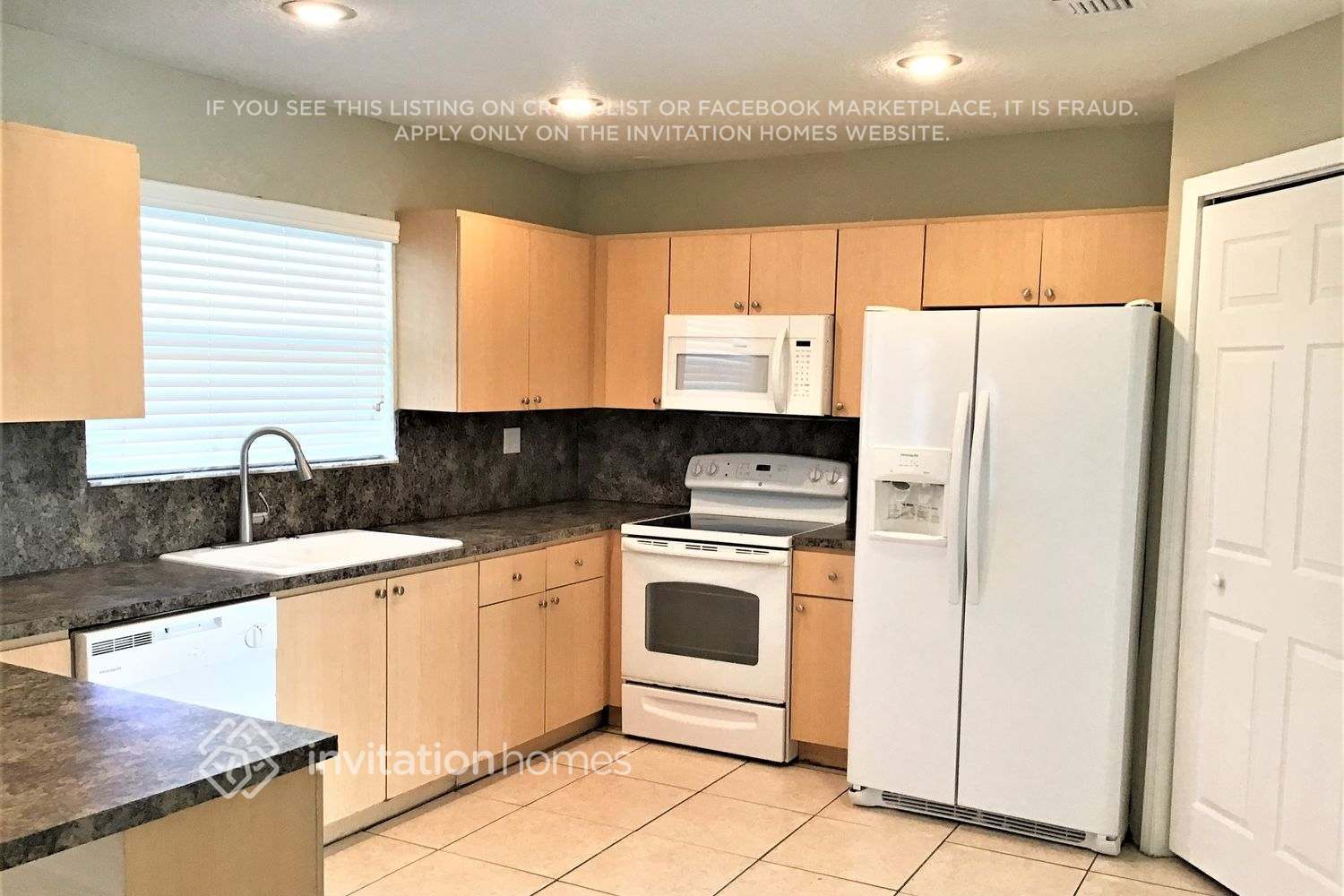 Building Photo - 16620 SW 93rd Ave