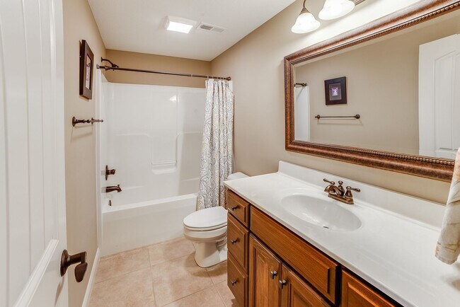 Building Photo - LUXURY 5 BEDROOM HOME AVAILABLE IN MAHOMET