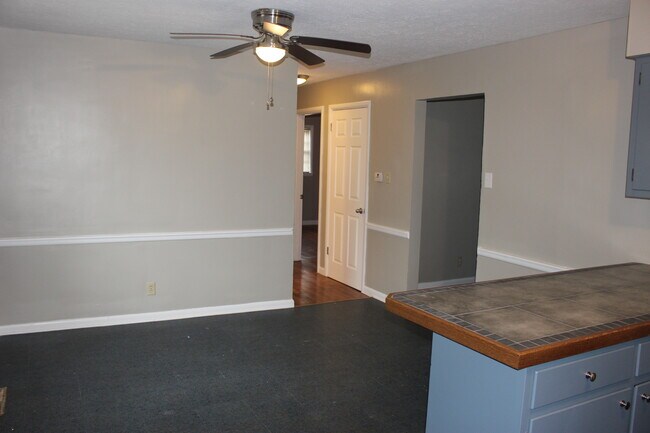 Building Photo - 246 Hill N Dale Rd