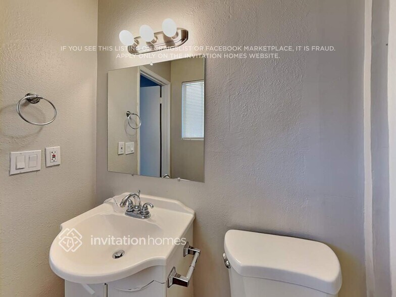 Building Photo - 3146 W Cactus Rd