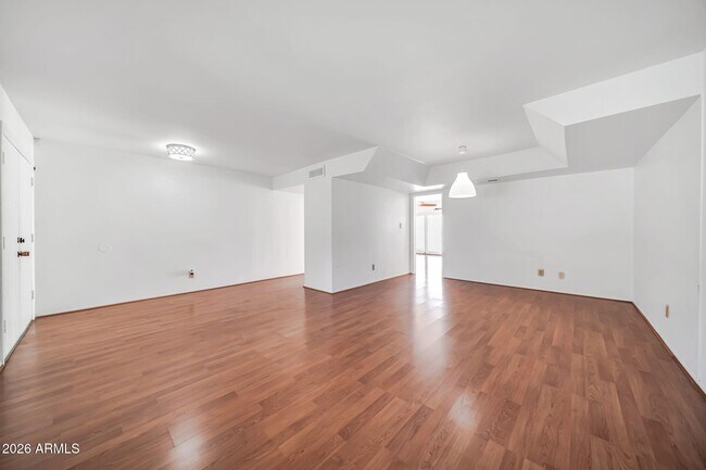 Building Photo - 6209 N 22nd Dr
