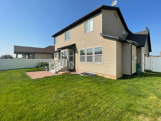 Building Photo - Beautiful Single Family Home Available Soon!