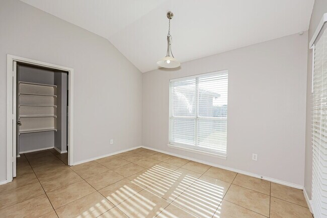 Building Photo - 2602 Pioneer Ln