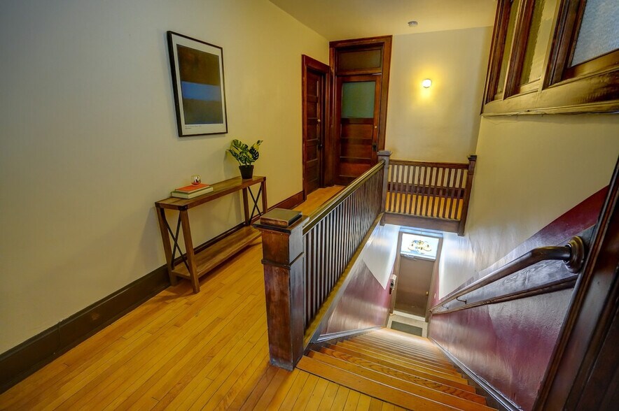 Building Photo - 1253 Williamson St