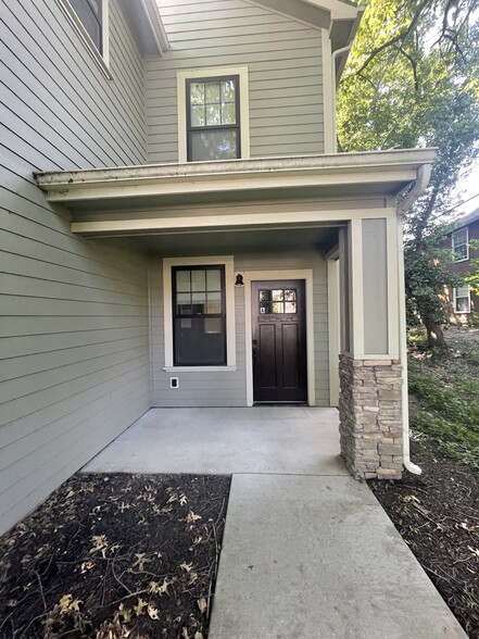 Building Photo - 1609 W 4th St