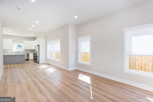 Building Photo - 3286 Bachelor St