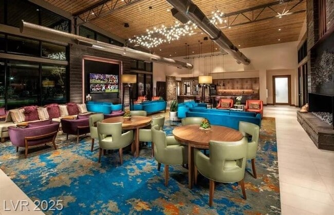 Building Photo - Stunning 5Bed/4.5 Bath home located in a prestigious guard gated community in Summerlin