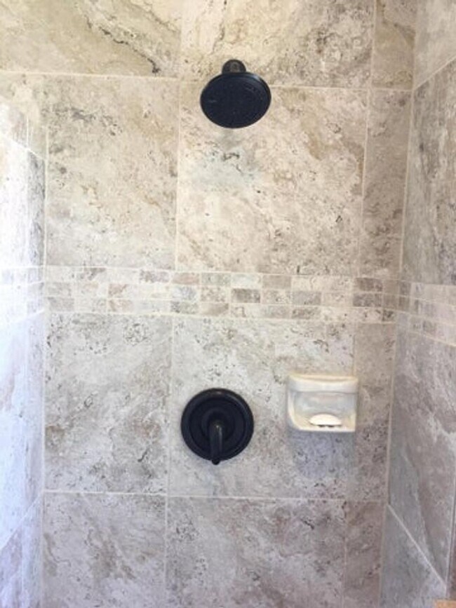 Building Photo - 745 Juniper Pl