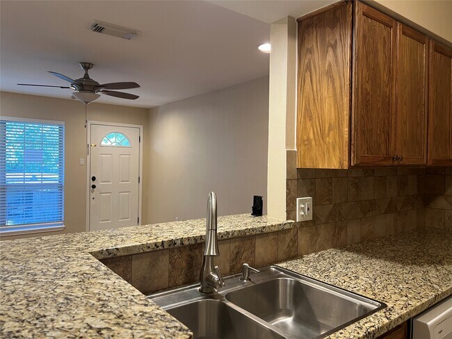 Building Photo - 837 Wax Myrtle Ln