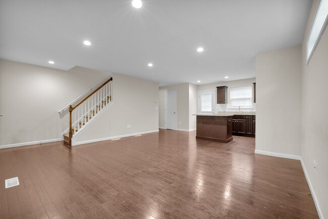 Building Photo - Modern 3-Bed Townhome on Quiet Cul-de-Sac ...