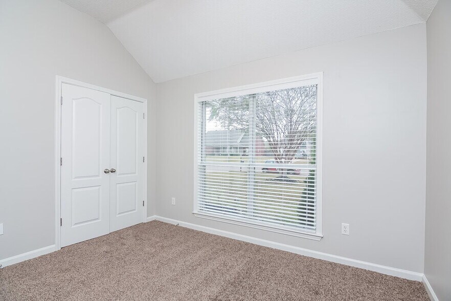 Building Photo - 6391 Braybourne Main