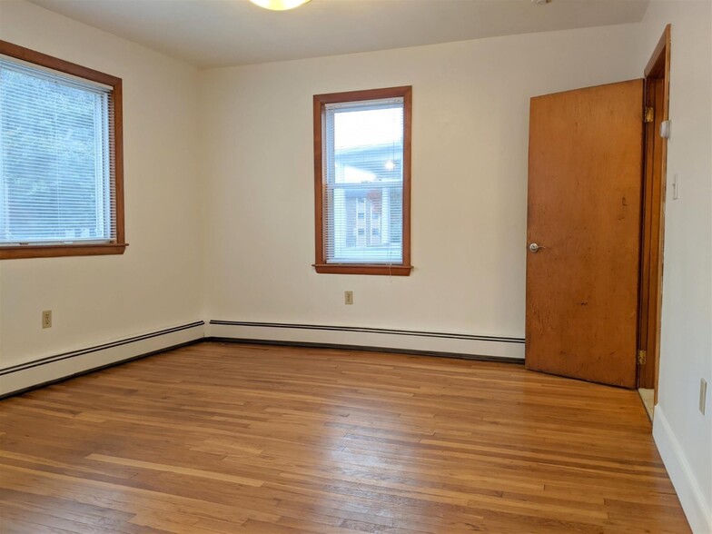 Building Photo - 322 Lowell St